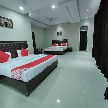Hotel Kailash Mansarovar And Banquet Hall Bareilly Exteriér fotografie